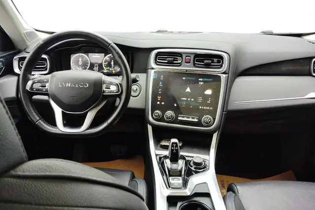 LYNK & CO Lynk &Co. 01 EM-P 1.5T Jin Pro Country VI
