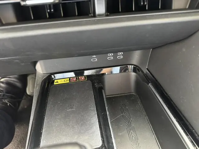 TOYOTA Camry Dual Engine 2.0 HGVP Deluxe Edition