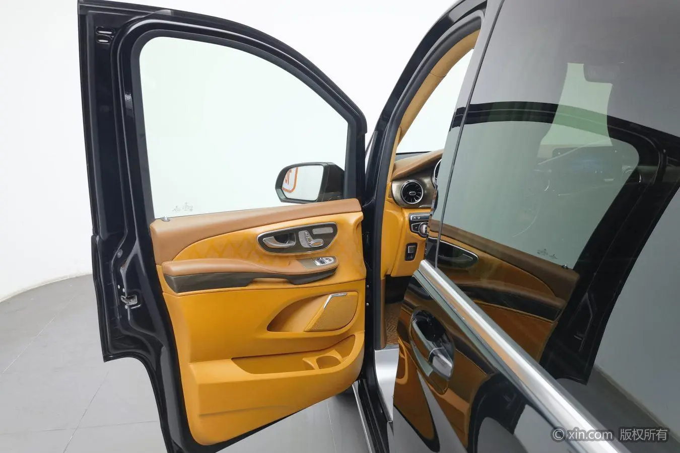 Mercedes-Benz Mercedes-Benz V-class V 260 L Long wheelbase Deluxe Edition