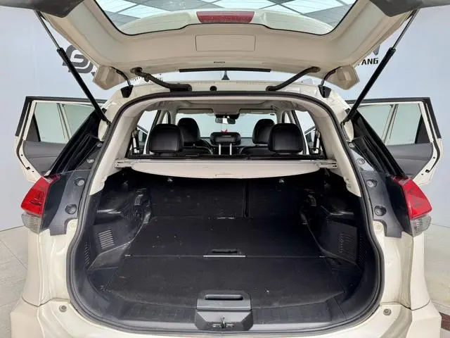 Nissan Qijun 2.0 L XL ITS CVT 2WD Comfort Commemorative Edition