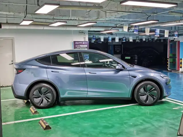Tesla Model Y Rear-wheel drive version