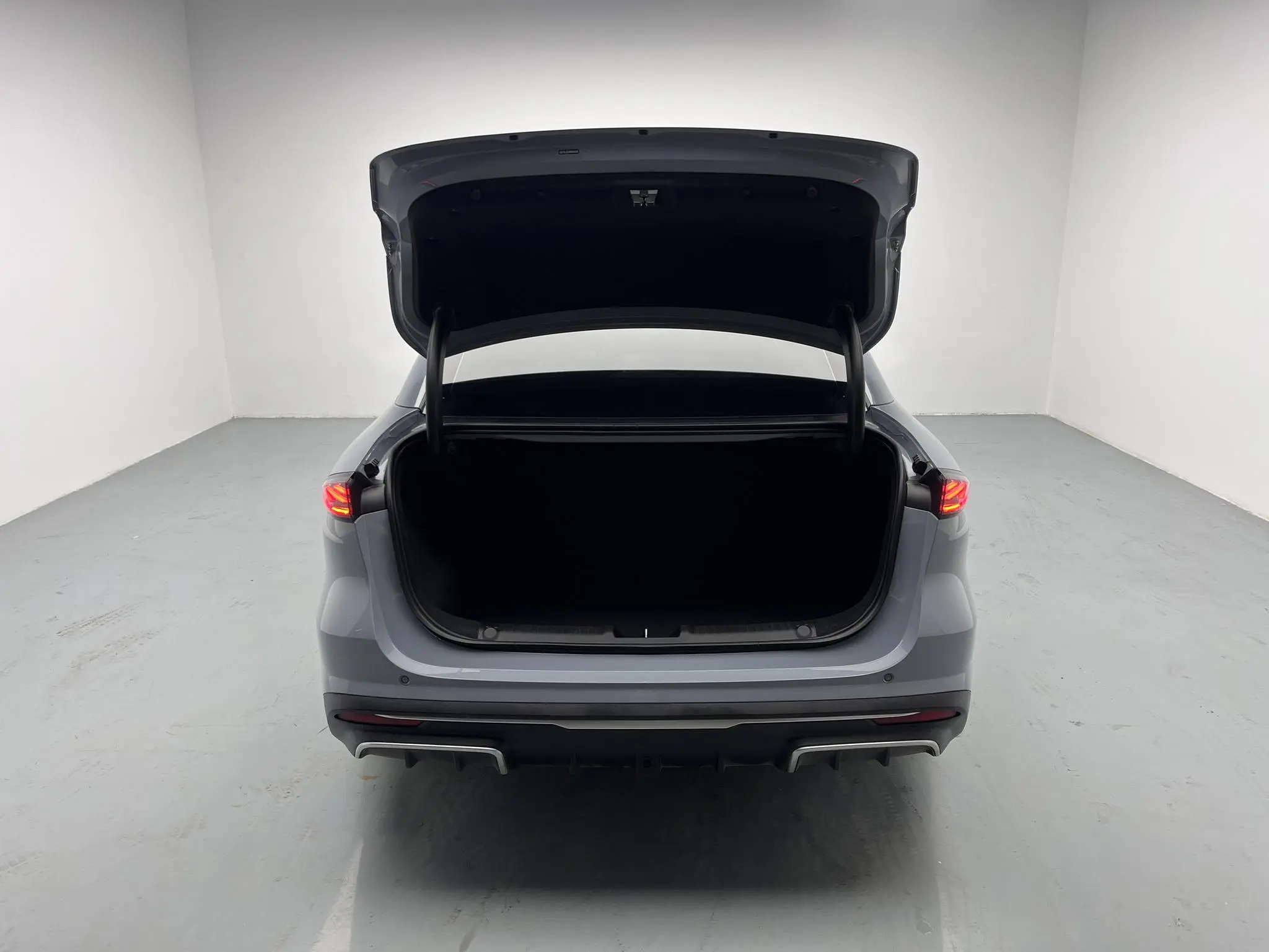 Geely Galaxy Galaxy L6 1.5T DHT 125km MAX