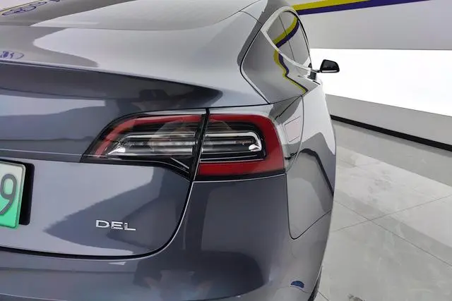Tesla Model 3 Upgraded version of standard battery life rear drive