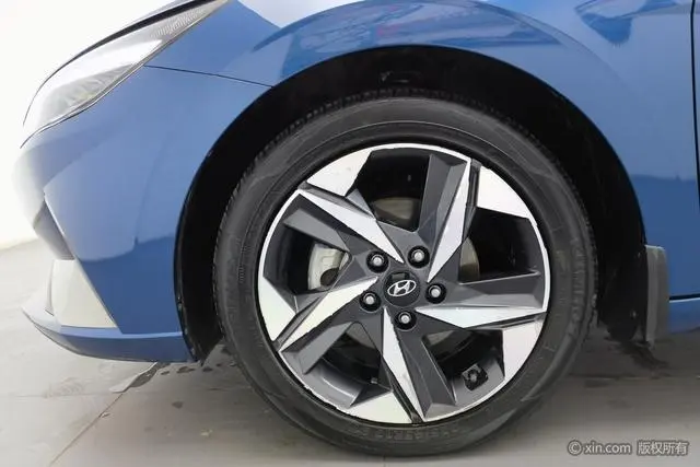 Hyundai Elantra 1.5L CVT LUX Premium Edition