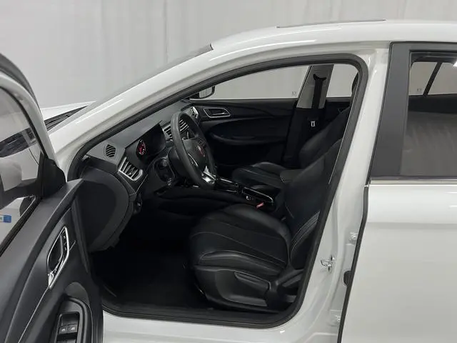 Roewe Roewe i5 1.5L automatic 4G interconnection Langham Place version Country V