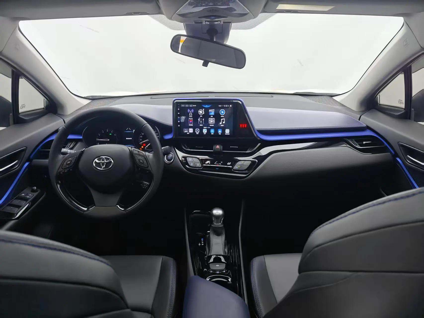TOYOTA Toyota C-HR 2.0L Deluxe Edition