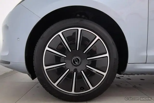 AITO Ask the world M5 Pure electric four-wheel drive performance version