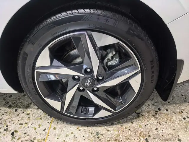 Hyundai Elantra 1.5L CVT LUX Premium Edition