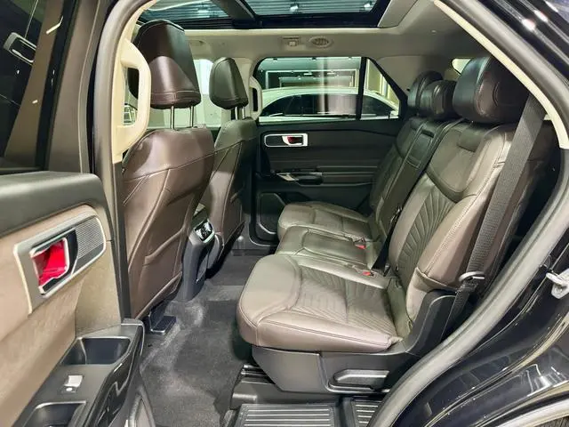 Ford Explorer 2.3T EcoBoost four-wheel drive titanium version 7 seats