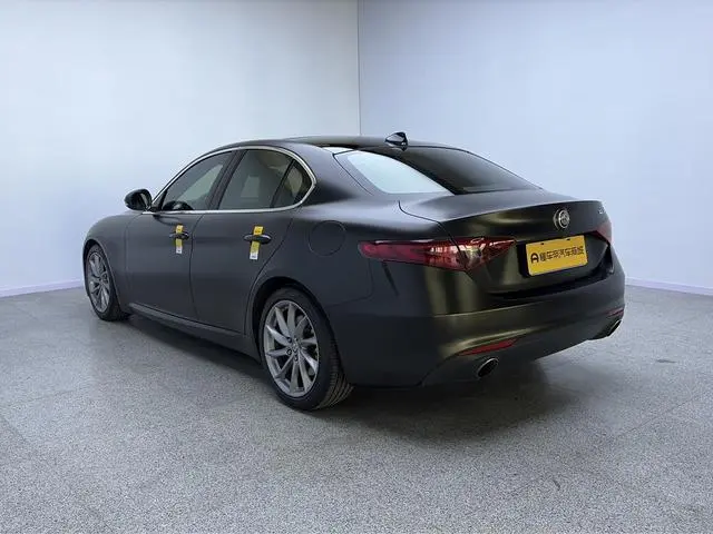Alfa Romeo Giulia 2.0T 280HP Deluxe Edition