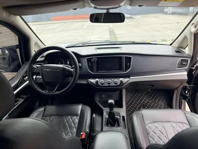 Dongfeng Fengxing Lingzhi M5L 1.6L luxury 7-seater