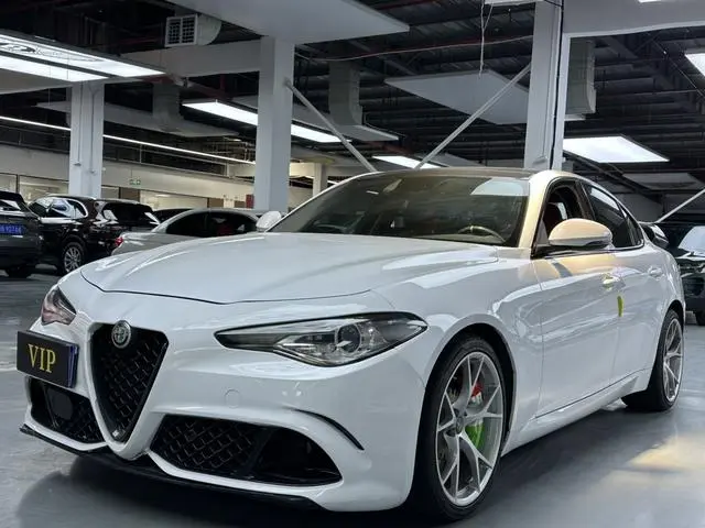 Alfa Romeo Giulia 2.0T 200HP Deluxe Edition