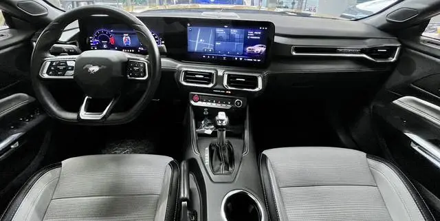 Ford Mustang 2.3T EcoBoost Convertible Sports Edition
