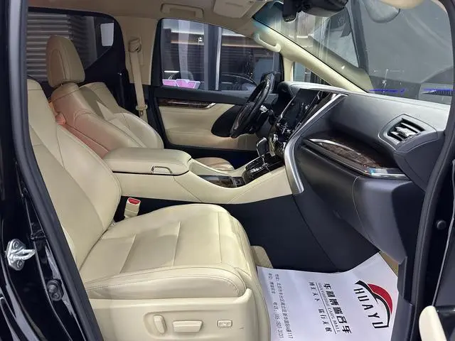 TOYOTA Elfa Dual engine 2.5L Deluxe Edition