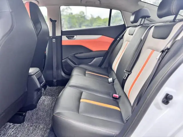 Dongfeng Fengshen Yi Hyun Mach Version 1.5L Automatic Glory Version