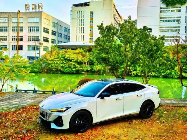Changan Changan UNI-V 1.5T premium type