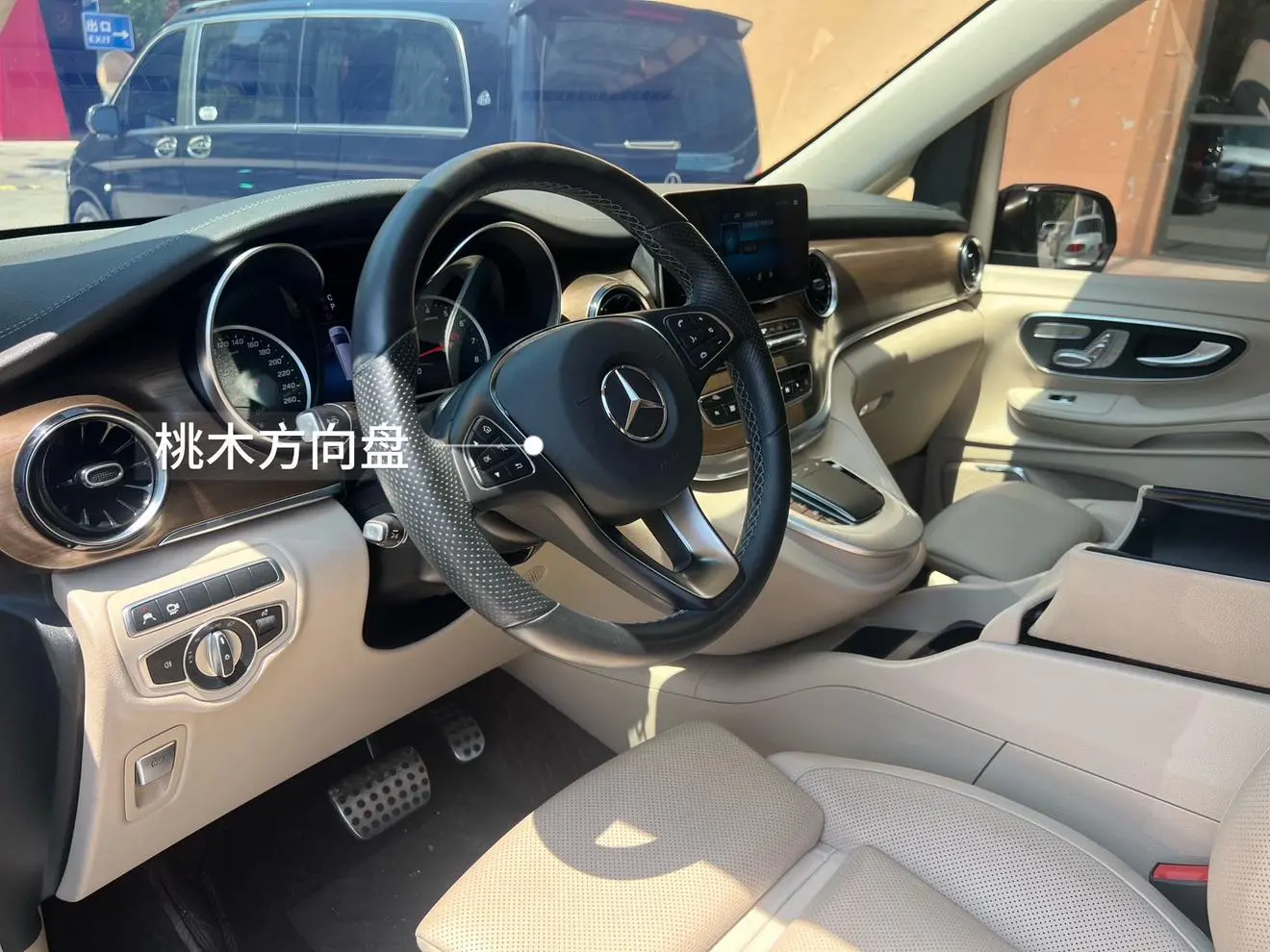 Mercedes-Benz Mercedes-Benz V-class V 260 L Long wheelbase Deluxe Edition