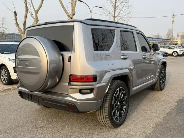 Tank Tank 700 Hi4-T Extreme Edition