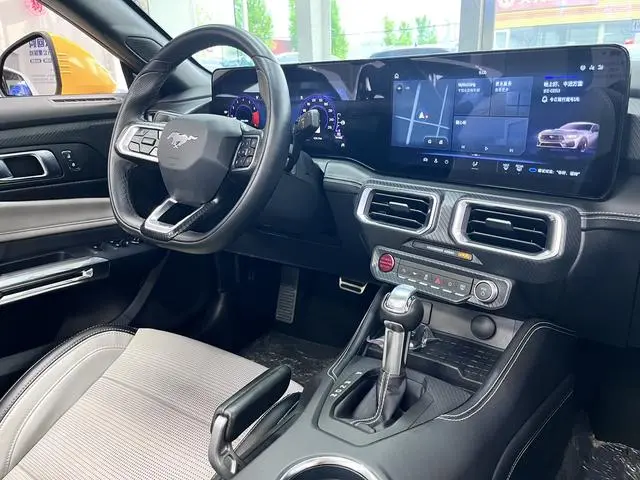 Ford Mustang 2.3T EcoBoost Convertible Sports Edition