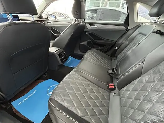 Volkswagen Sagitar 200TSI DSG Flying Edition
