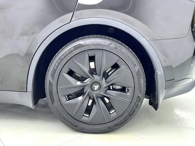 Tesla Model Y Long battery life all-wheel drive version