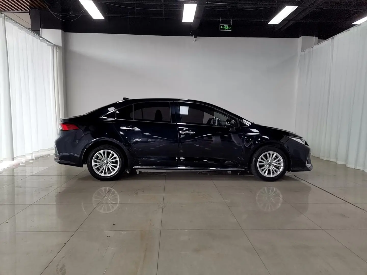 TOYOTA Asian lion 2.0L Premium Edition
