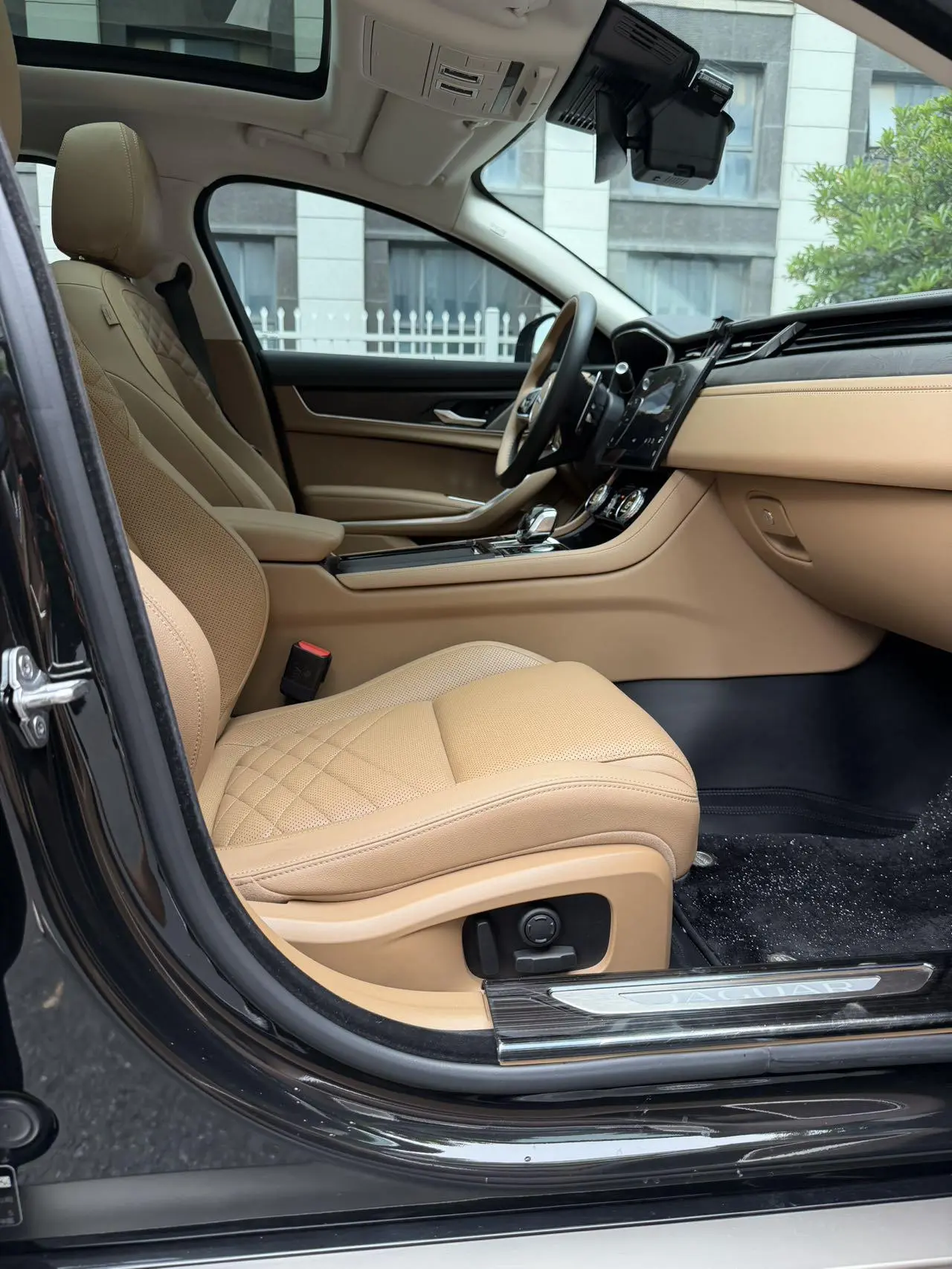 Jaguar Jaguar XFL 2.0T P250 two-wheel drive exclusive luxury gilt version