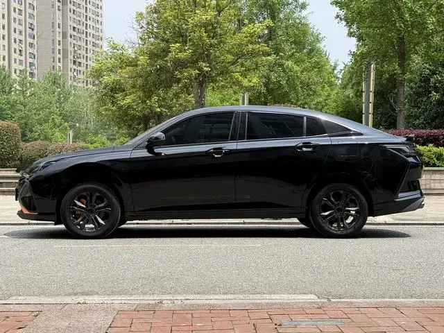 Dongfeng Fengshen Yi Hyun Mach Version 1.5L Automatic Glory Version
