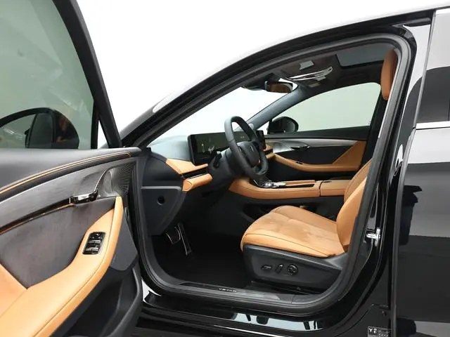 VOYAH Lantu chasing light PHEV Ultra-long battery life, four-wheel drive ultimate edition