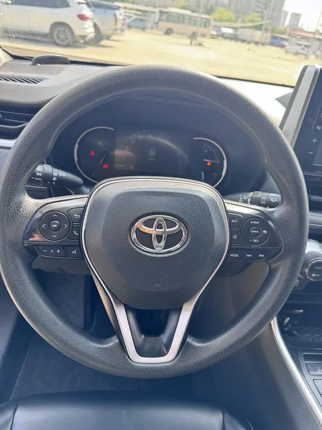 TOYOTA RAV4 Rongfang 2.0L CVT two-wheel drive fashion version