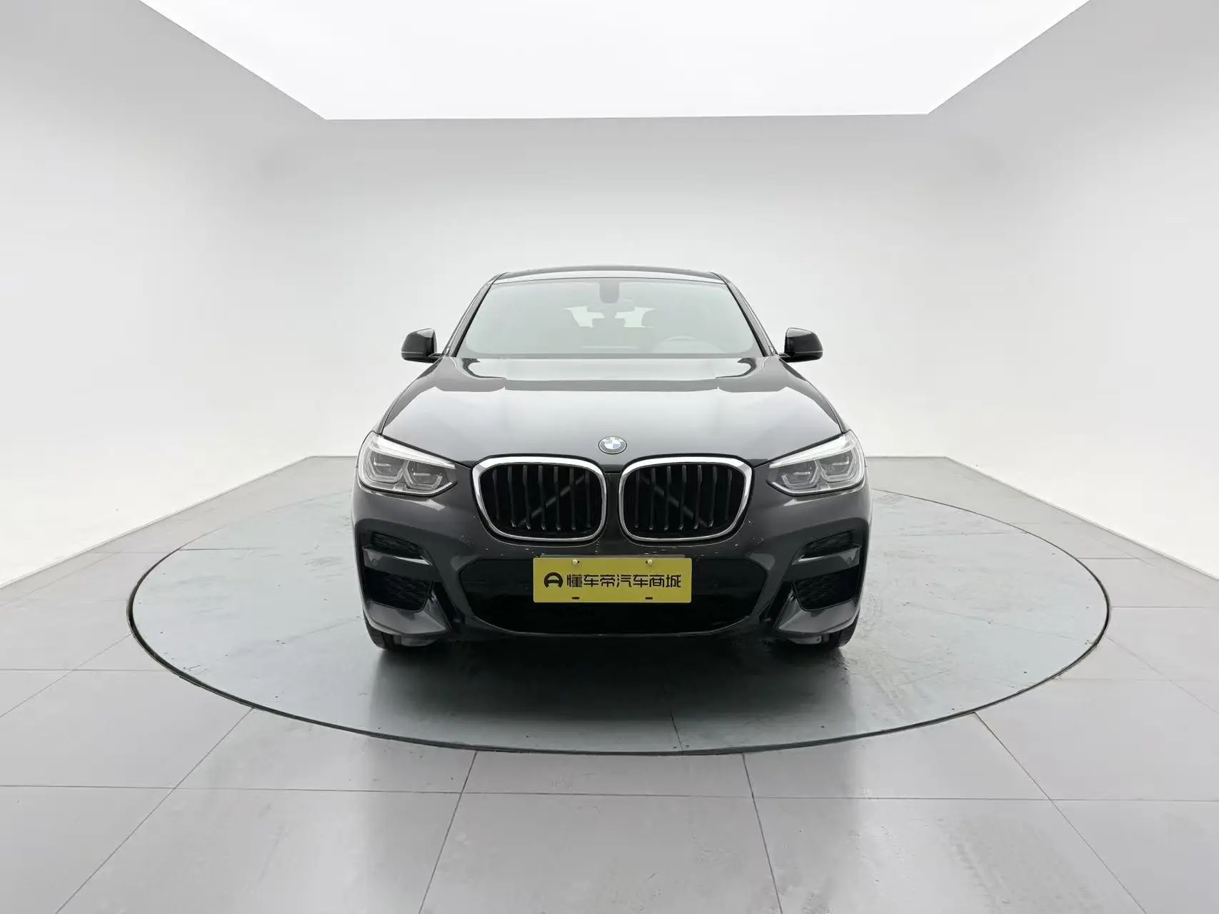 BMW BMW X4 xDrive25i M sports suit