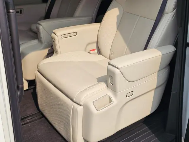 Li Auto Ideal MEGA Home Family Special Edition