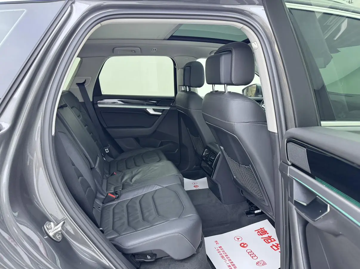 Volkswagen Touareg 3.0 TSI Sharp Front Version Country V