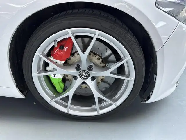 Alfa Romeo Giulia 2.0T 200HP Deluxe Edition