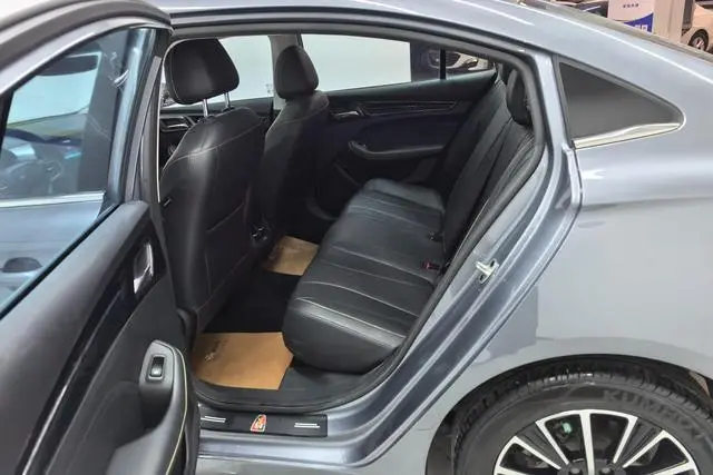 Roewe Roewe i5 Facelift 1.5L CVT Diamond edition