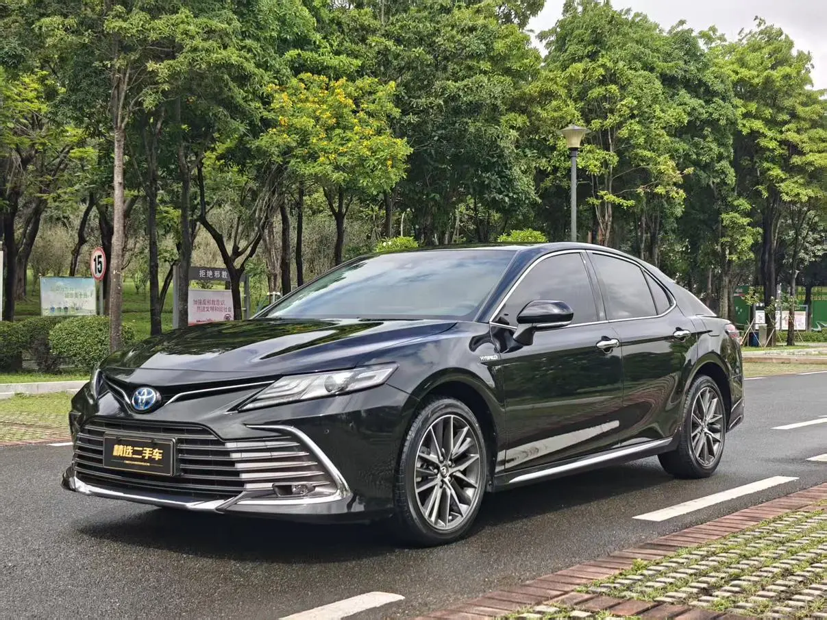 TOYOTA Camry Dual Engine 2.5HG Deluxe Edition