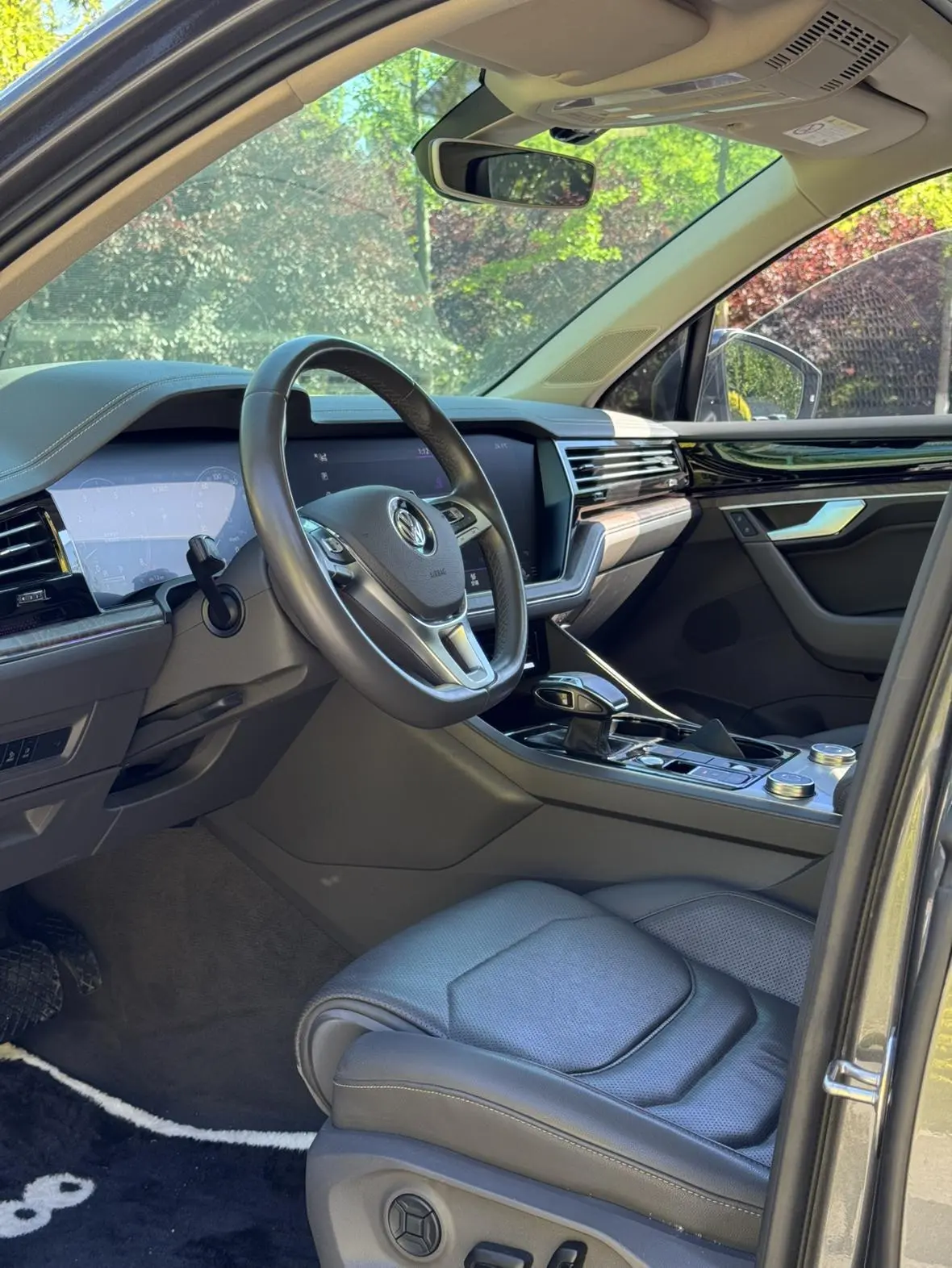 Volkswagen Touareg 3.0 TSI Sharp Front Version Country V