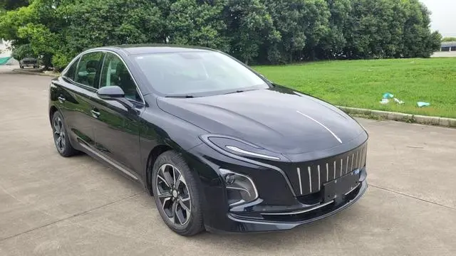 Hongqi Hongqi E-QM5 Basic Travel Version