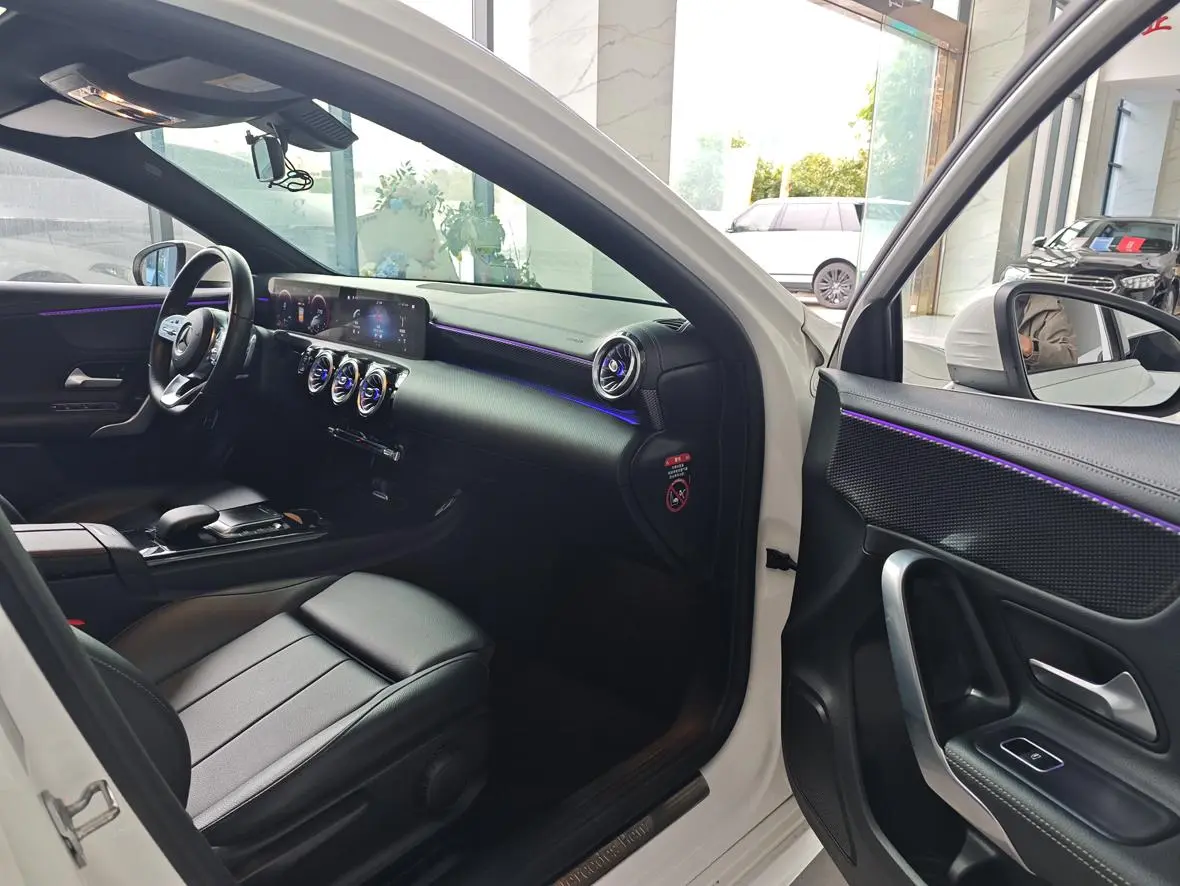 Mercedes-Benz Mercedes-Benz A-class Second facelift A 200 L sports sedan fashion version