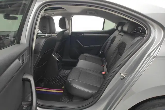 Skoda Speed pie ZI330 DSG Comfort Edition Country V