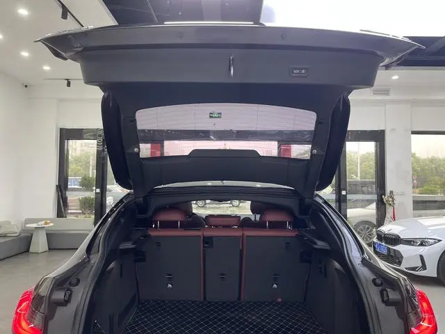BMW BMW X4 xDrive25i M Sports Yao Ye Suit