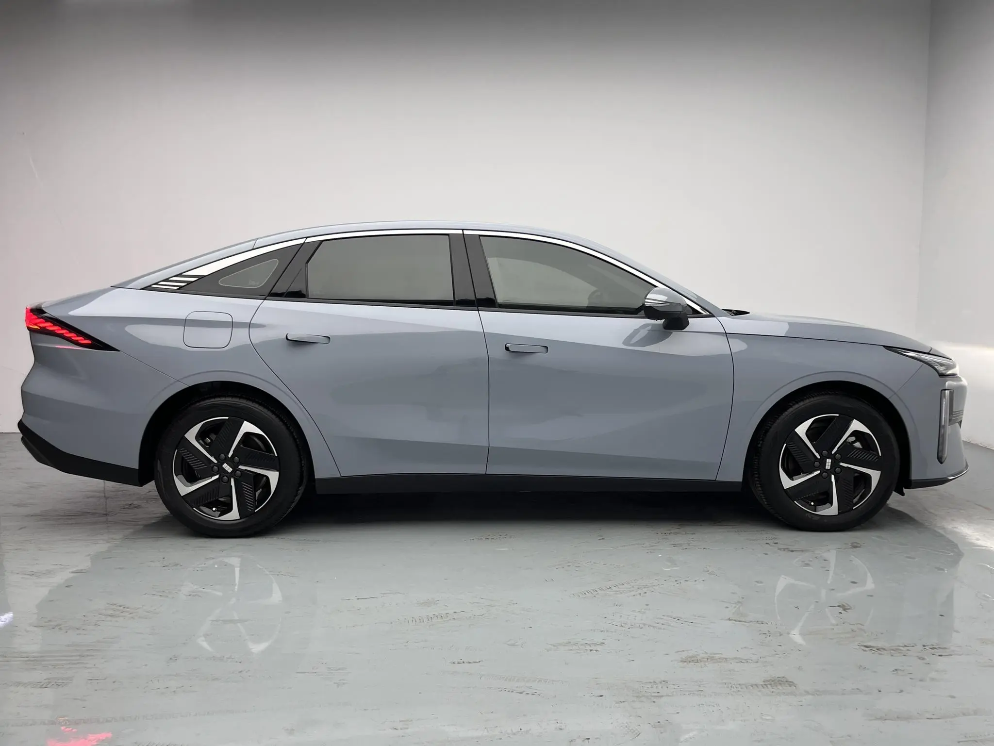 Geely Galaxy Galaxy L6 1.5T DHT 125km MAX