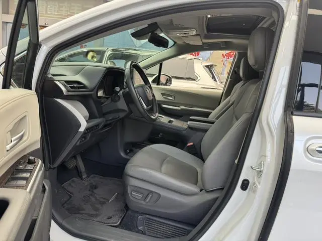 TOYOTA Saina 2.5L Hybrid Deluxe Edition
