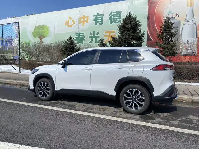 TOYOTA Fenglanda 2.0L CVT Deluxe PLUS Edition