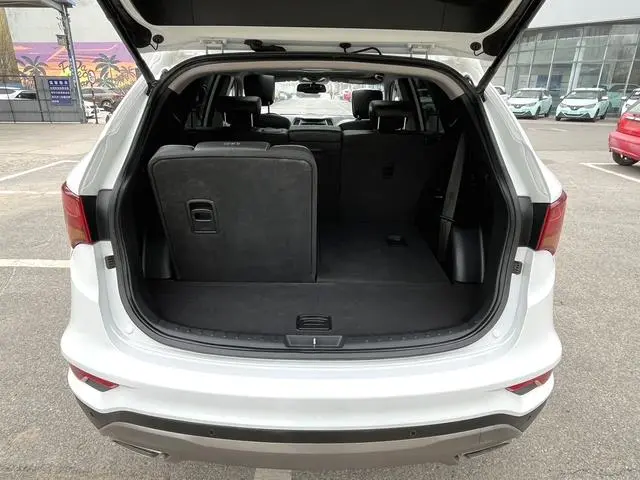 Hyundai Shengda 2.0T automatic two-wheel drive intelligent 7-seater