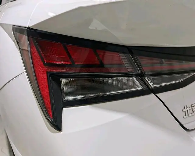 Hyundai Elantra 1.5L CVT LUX Premium Edition