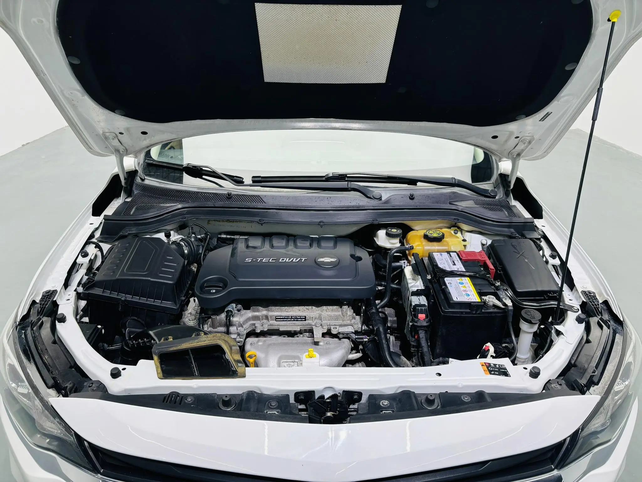 Chevrolet Cruze 320 automatic Enjoy Skylight version