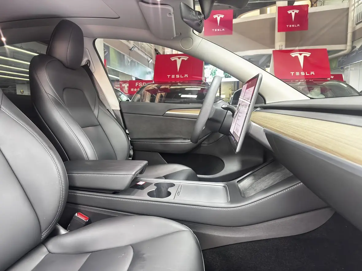 Tesla Model Y Performance high-performance all-wheel drive version