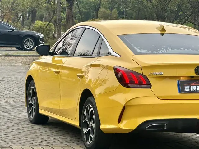 MG MG5 180DVVT Manual Youth Deluxe Edition