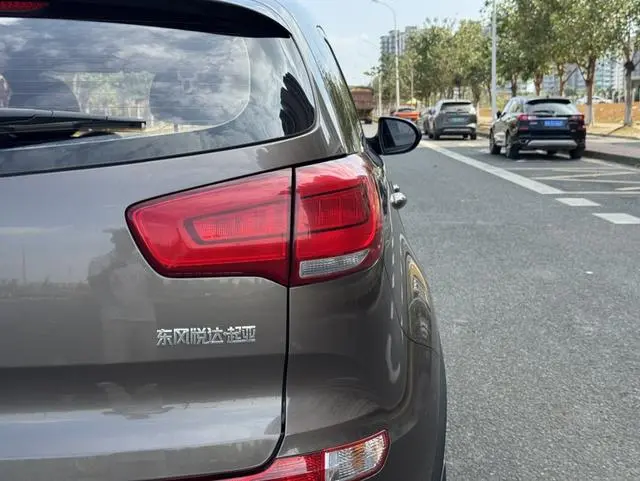 Kia Smart running 2.0L automatic two-wheel drive version GL